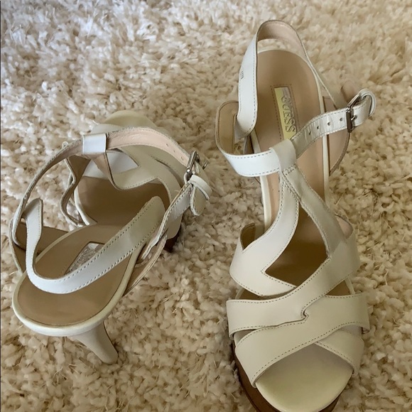 Guess white heel wood platform sandals - Picture 3 of 8